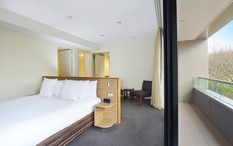 Crowne Plaza Canberra, An IHG Hotel - Tourism Bookings 13