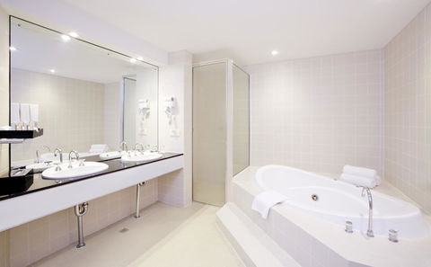 Crowne Plaza Canberra, An IHG Hotel - Tourism Bookings 20