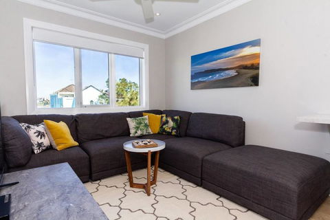 BONDI BREEZE-hosted By:L'Abode Accommodation - Tourism Bookings 1