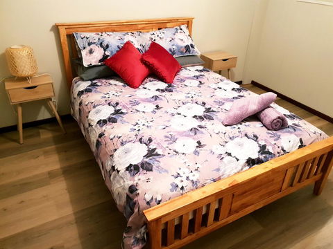 Bonsai B&B Stay - Events Australia 0