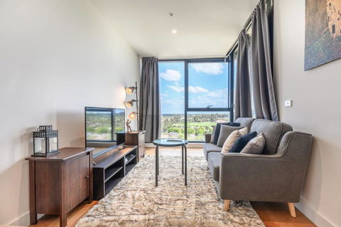 Box Hill 1 Bedroom Apartment With Ultimate View - Events Australia 0