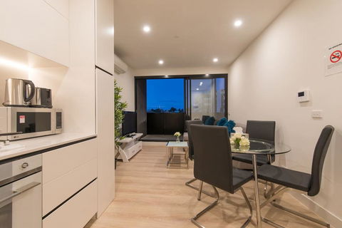 Box Hill Central 1 Bedroom Delight@Elland Avenue - Events Australia 0