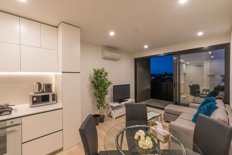 Box Hill Central 1 Bedroom Delight@Elland Avenue - Events Australia 3