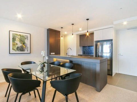 Brand New 2 Bedroom Unit With Amazing Hinterland Views - Accommodation Europe 1