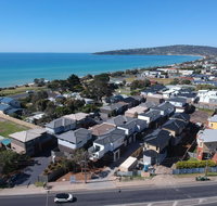 Brand new Peninsula Escape 100m to water - Events Australia