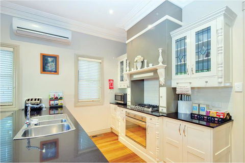 Brantwood Cottage Luxury Accommodation - Events Australia 1
