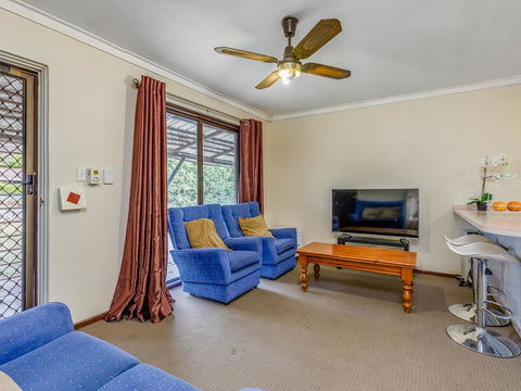 Bright, Neat & Convenient House - Events Australia 0