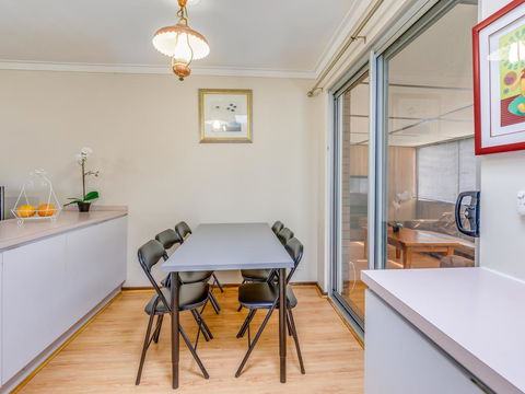 Bright, Neat & Convenient House - Events Australia 2