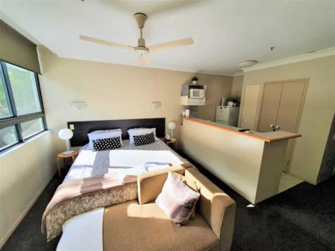 Brisbane City Resort Style Studio Waterfront Apartment - WINTER SPECIAL! - Tourism Bookings 1