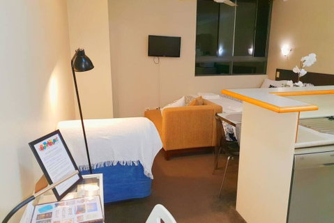 Brisbane City Resort Style Studio Waterfront Apartment - WINTER SPECIAL! - Tourism Bookings 3