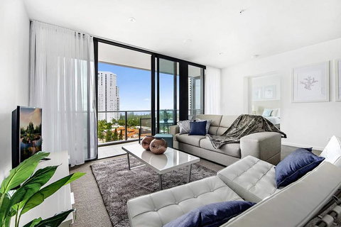 Broadbeach 2 Bedroom FREE WIFI, Netflix & Parking - Accommodation Europe 1
