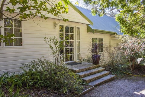 Bygone Beautys Cottages - Bronte Cottage - Tourism Bookings 1