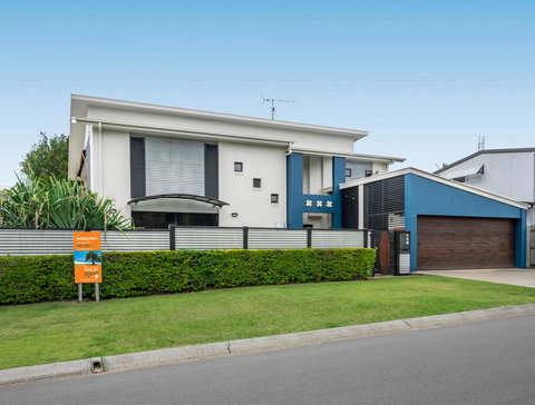 Campbell St, 11 Moffat Beach - Events Australia 0