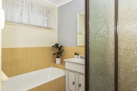 Canberra Cres 2E Burrill Lake, Upstairs Apartment - Events Australia 2