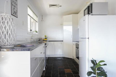 Canberra Cres 2E Burrill Lake, Upstairs Apartment - Events Australia 1