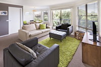 Caribou 3 - Modern  spacious with views over Lake Jindabyne