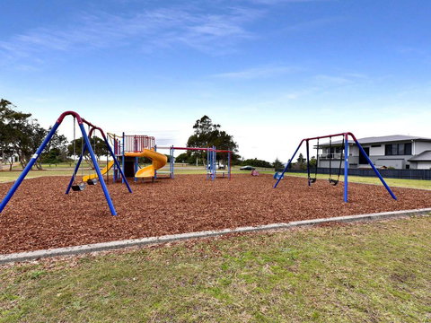 Caves Luxury Beachside Escape - Literally Across The Road From Surf Club - Events Australia 1