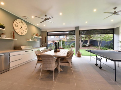 Caves Luxury Beachside Escape - Literally Across The Road From Surf Club - Events Australia 2