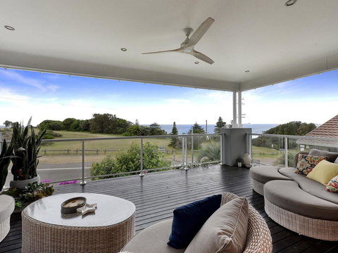 Caves Luxury Beachside Escape - Literally Across The Road From Surf Club - Events Australia 0