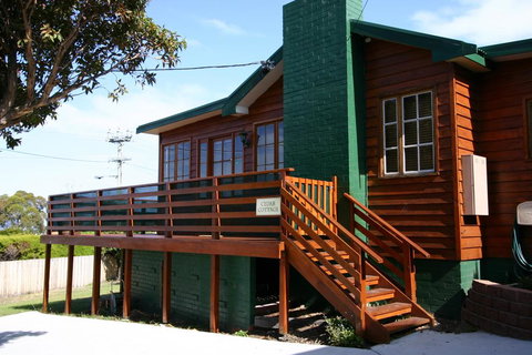 Cedar Cottages Blackmans Bay - Events Australia 0