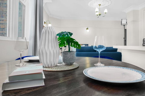 Central Apartment With Spacious Living And Dining - Events Australia 1
