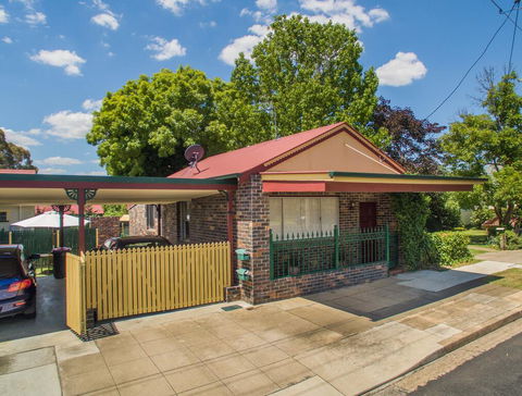 Central Armidale 2-Bedroom Apartment - Tourism Bookings 0
