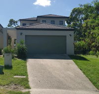 Central Gold Coast Large Modern Elevated House - Events Australia