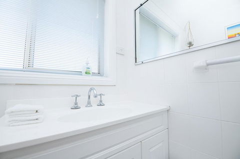 Central March 2 Bed, Walk Everywhere - Events Australia 1