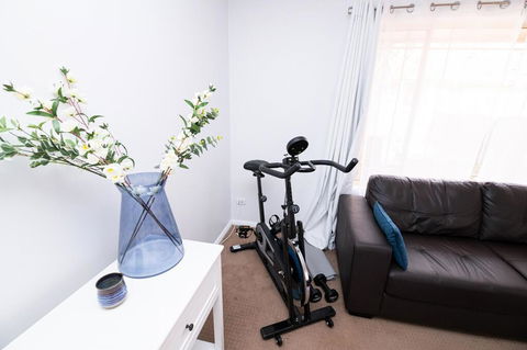 Central March 2 Bed, Walk Everywhere - Events Australia 3