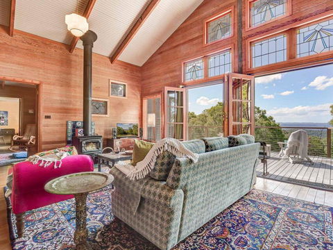 Chalet Beaumont - Alluring Appeal & Stunning Views - Events Australia 2