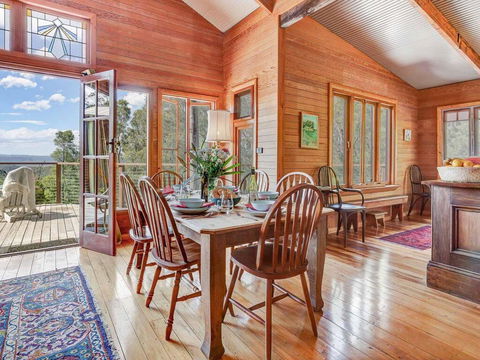 Chalet Beaumont - Alluring Appeal & Stunning Views - Events Australia 3