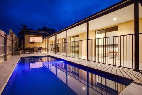 Charmes, Paradise By The Shore - Events Australia 0