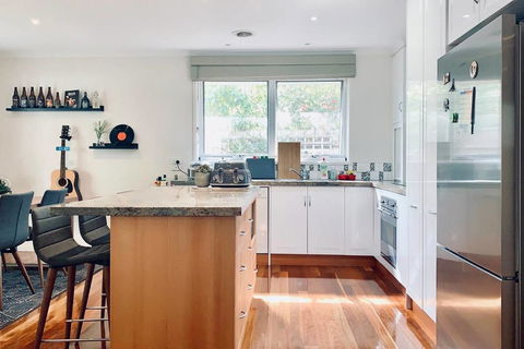 Charming Family Home W/Home Cinema+Huge Bedrooms Near Glen Waverley - Events Australia 1