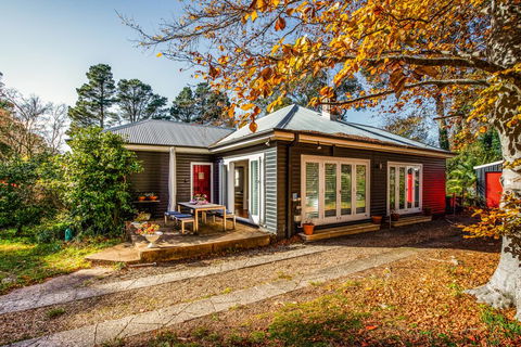Charming Mountain Cottage - Tourism Bookings 1