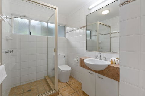 Charming Noosa Heads Apartment, Laguna Bay Views - Unit 6 Taralla 18 Edgar Bennett Avenue - Events Australia 3