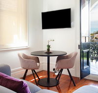 Charming Studio With Balcony in Inner-City Glebe - Events Australia