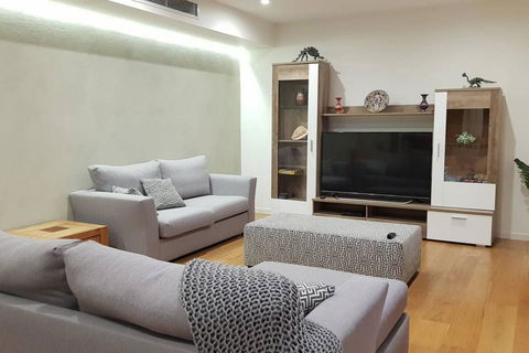 CHELSEA Family Home Close To Beach & Shops - Events Australia 0