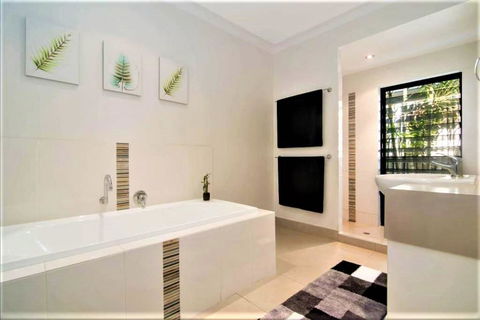 Chez Brolga - Events Australia 1