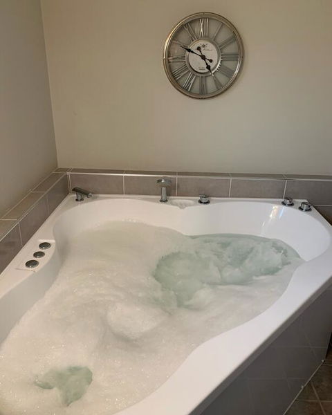 Churchill's B&B Twin Spa Getaway - Events Australia 3