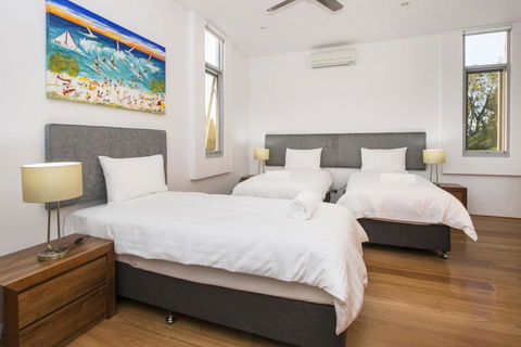 Cinque - Luxury Family Home With Pool Close To Beach And Town - Events Australia 3