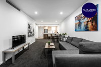 CITY APARTMENT and FREE CITY TOUR BUS NEARBY