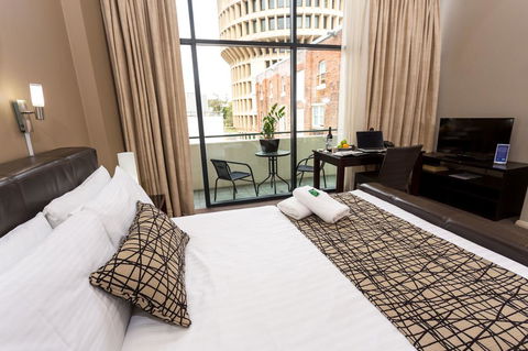 Clarendon Hotel - Accommodation Europe 0