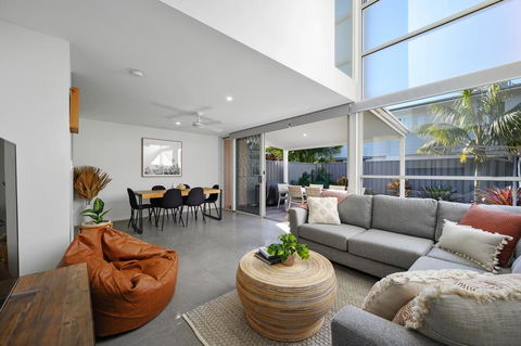 Coastal Living At Wikis - Events Australia 0