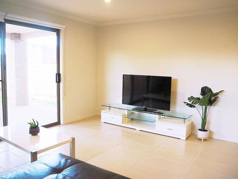 Comfortable 5BR House 6mins To Werribee Station.Great Ocean Road Tourist Stopover - Events Australia 2