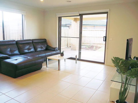 Comfortable 5BR House 6mins To Werribee Station.Great Ocean Road Tourist Stopover - Events Australia 1