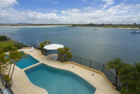 Commodore Apartments - Tourism Bookings 0