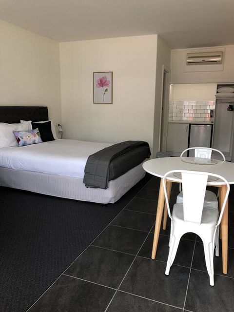 Commodore Motor Inn - Accommodation Europe 3
