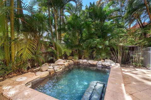 Contemporary & Luxurious, Little Cove - Tourism Bookings 3