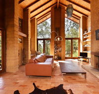 Corymbia Cottage - unique quirky private a guest favourite - Events Australia