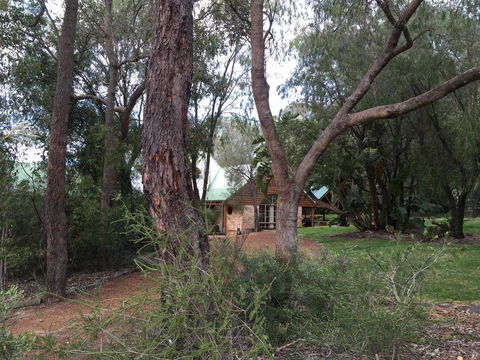 Country Retreat On 1 Acre With Pool, Hot Tub Surrounded By Trees - Events Australia 0